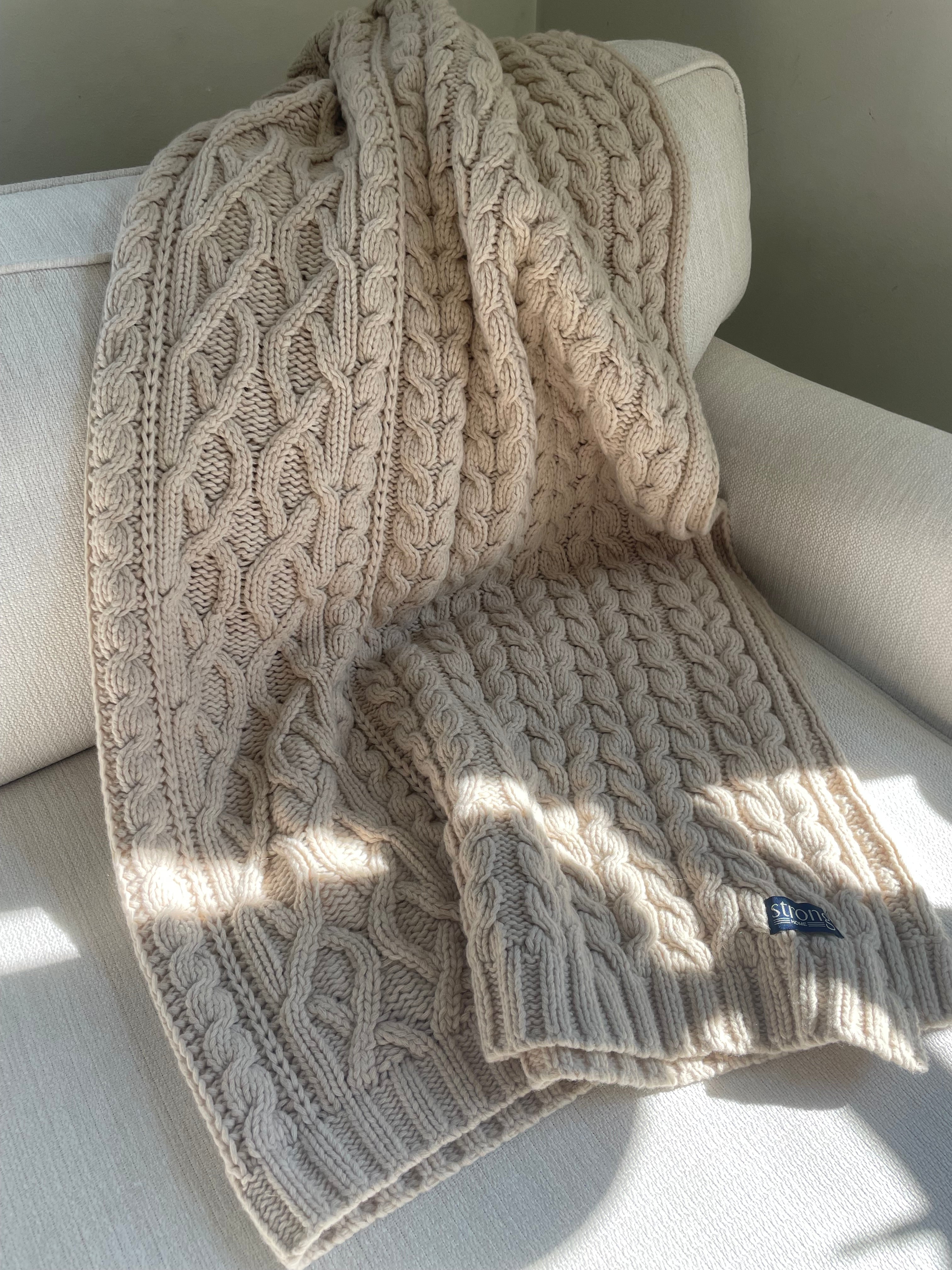 Pläd CABLE KNIT Throw sand