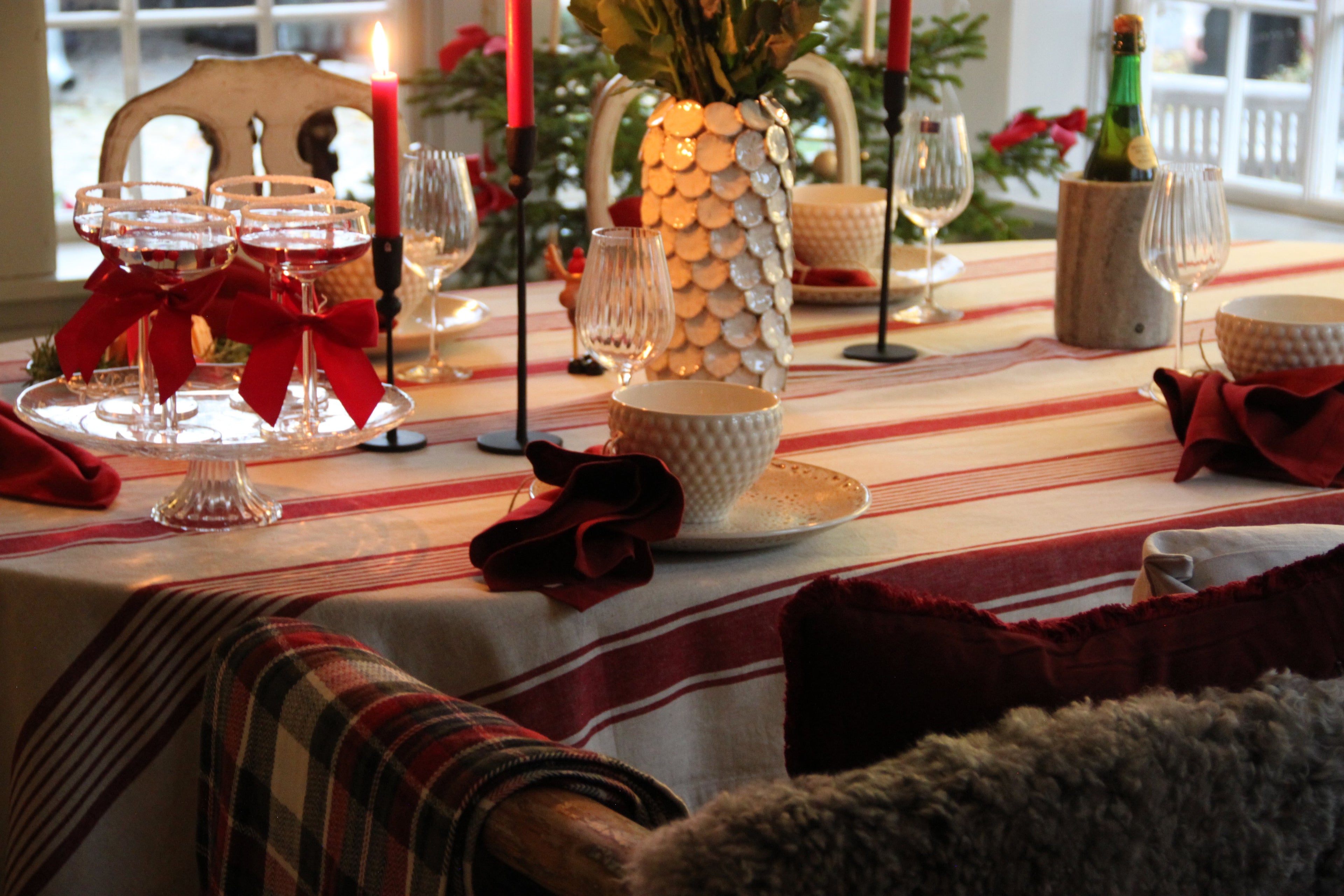 Juldukning i klassiskt rött
