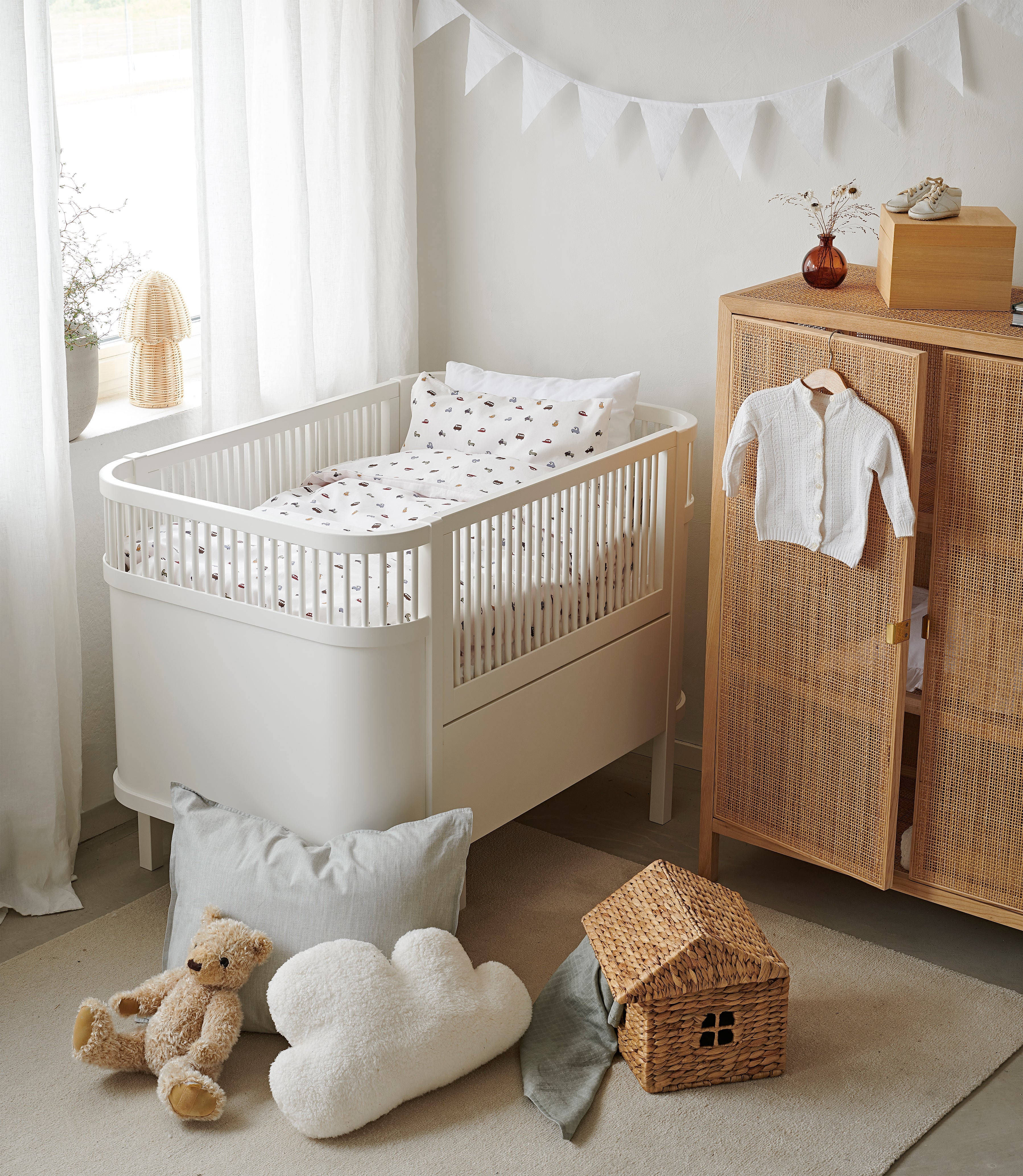 Påslakanset spjälsäng JOHN beige