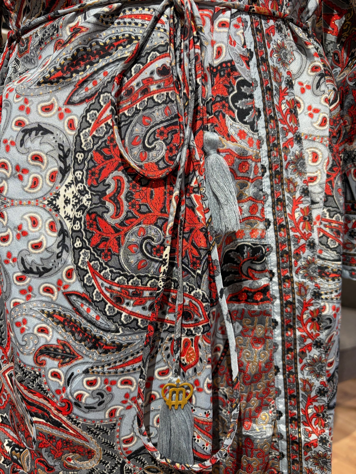 Kimono FAY LÅNG grå/röd ornament