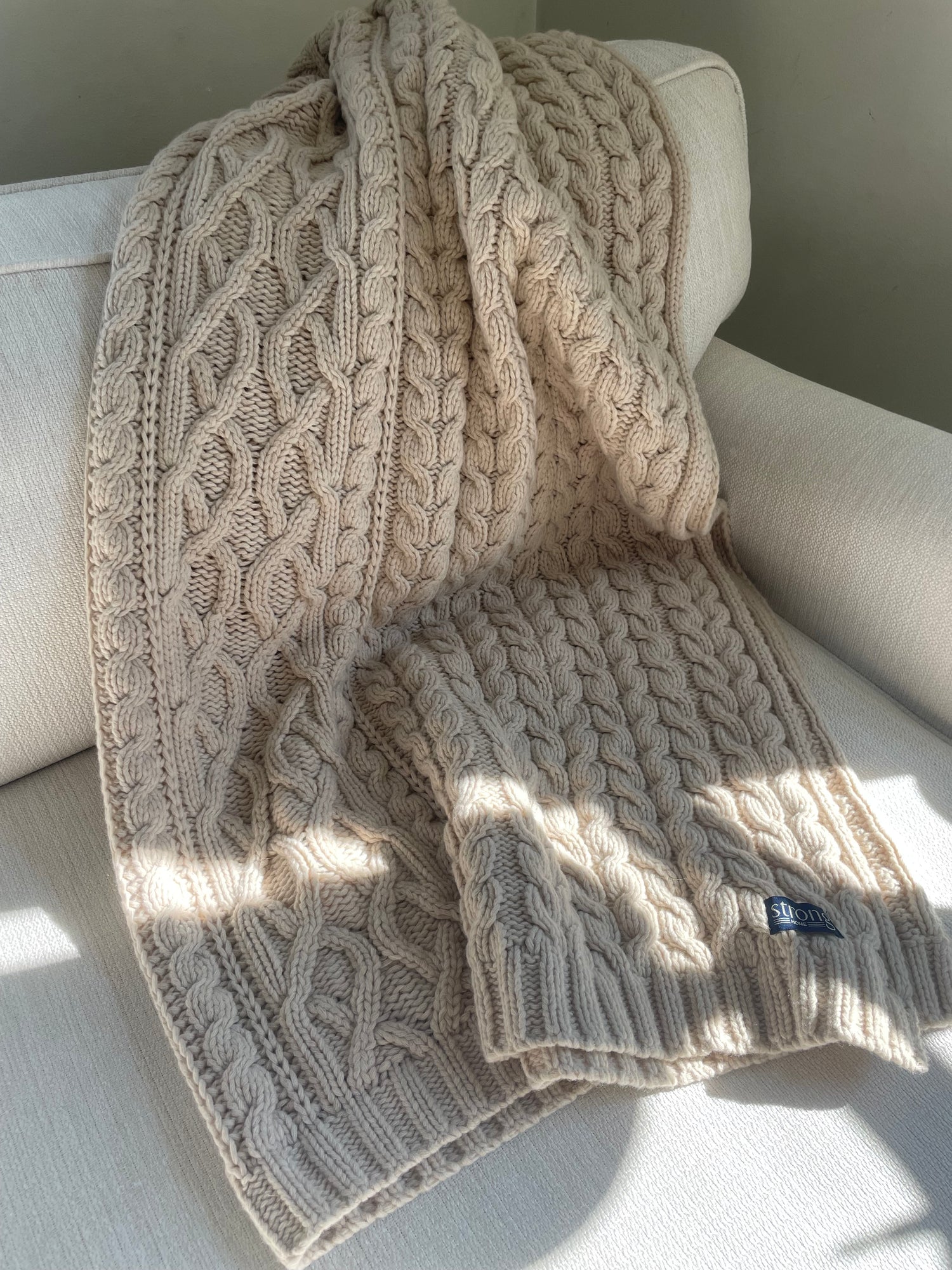 Pläd CABLE KNIT Throw sand