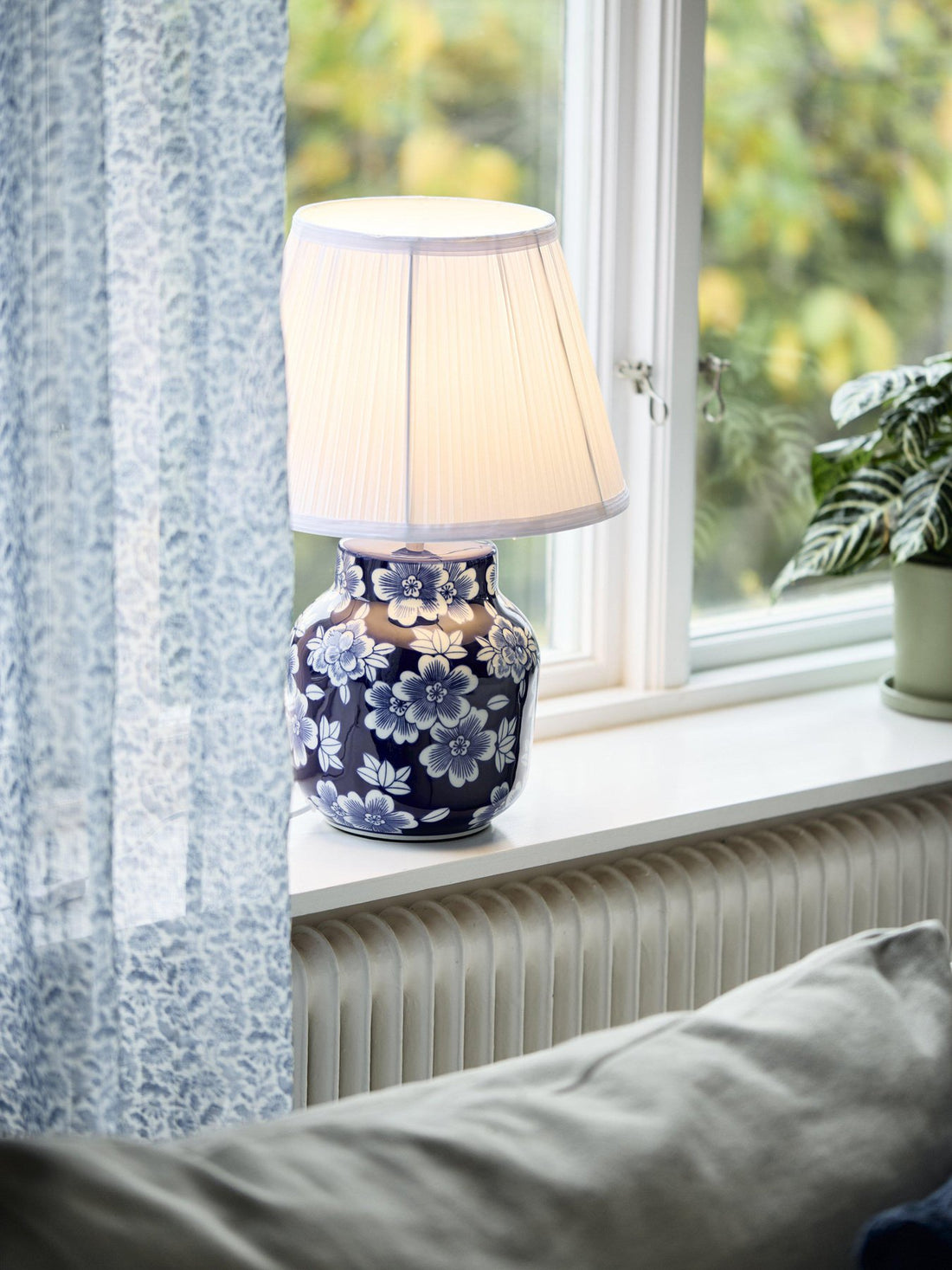 Bordslampa FANNY ink. skärm