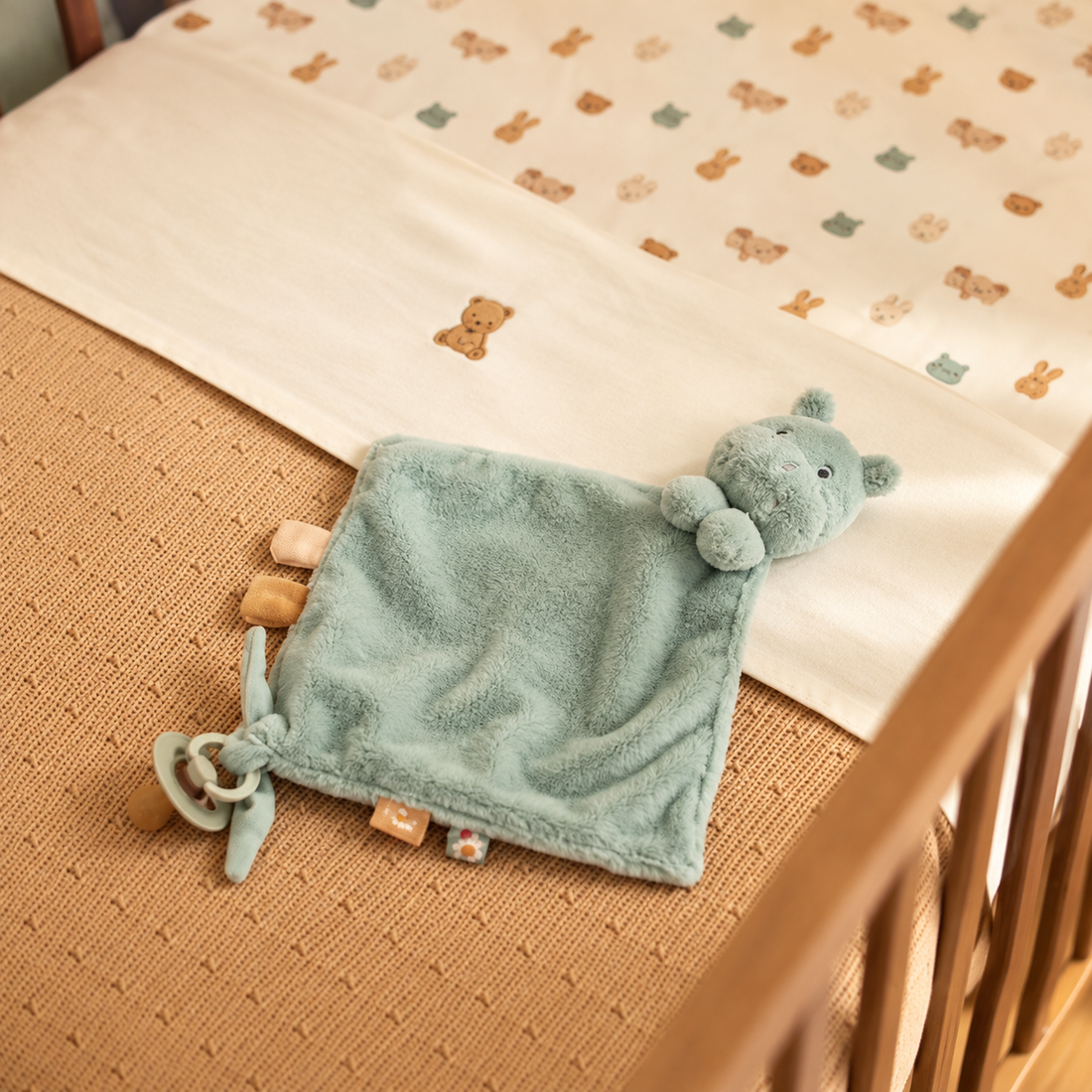 Jollein Hippo Happy blågrön snuttefilt med flodhäst och napphållare