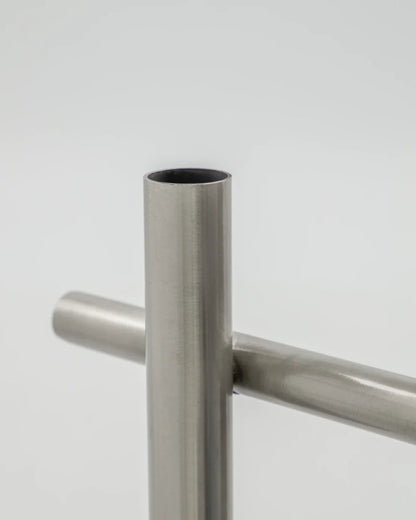 Detaljbild ljushållaren på ljusstake Maxi från House Doctor i antik silverfinish med fem ljushållare