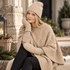 Beige stickat Nora-set med mössa, poncho och tumvantar