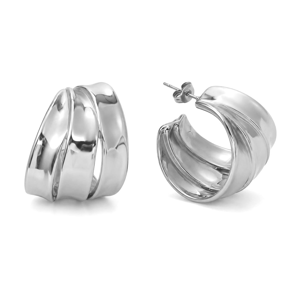Ilena breda silverfärgade hoops i rostfritt stål med skulptural design