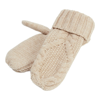 Beige stickade tumvantar Nora med kabelstickning